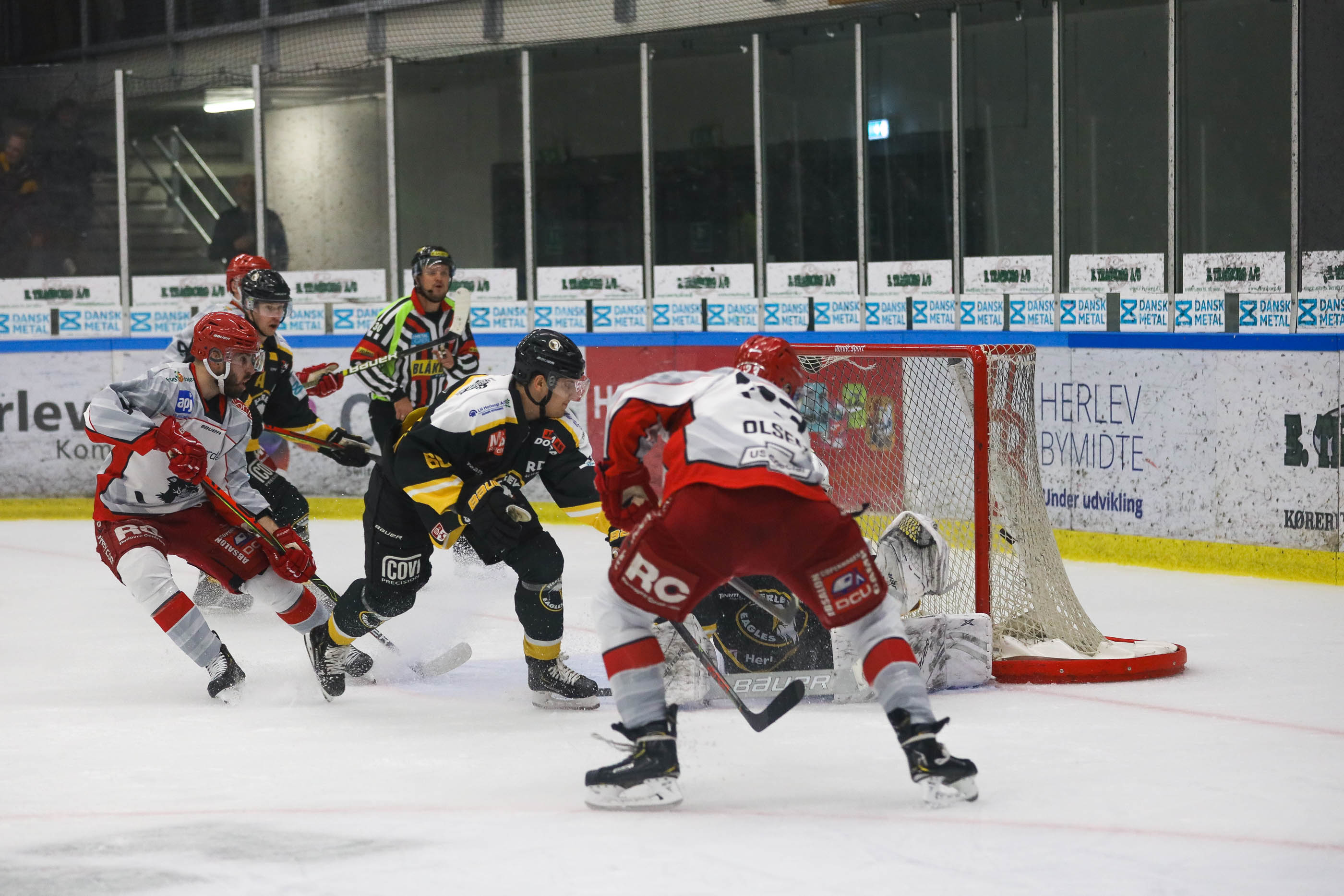 Thomas Olsen udligner med blot fire minutter tilbage af tredje periode // Foto: Steen M - www.innocent.dk